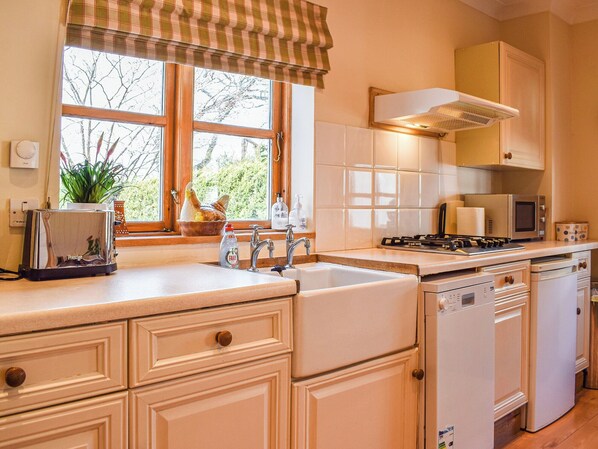 Dishwasher, cookware/dishes/utensils