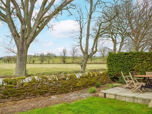 Outdoor dining - 2 bedroom accommodation in Crieff (Crieff)