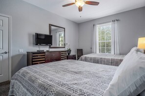 3 bedrooms, iron/ironing board, travel cot, free WiFi