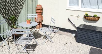 2 bedroom accommodation in Enderby