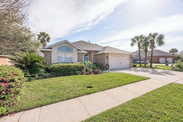 Exterior - Luxurious BeachHouse Pickeball+HeatedPool (Miramar Beach)