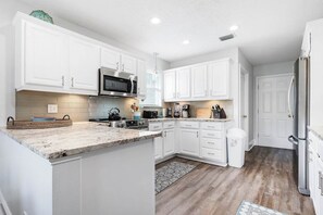 Fridge, microwave, oven, stovetop - Luxurious BeachHouse Pickeball+HeatedPool (Miramar Beach)