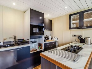Cookware/dishes/utensils