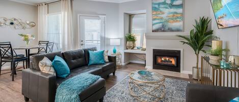 Smart TV, fireplace