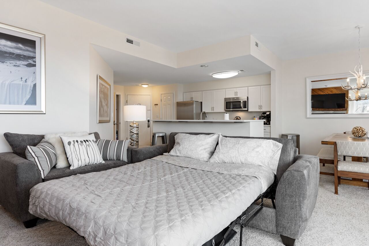 2 bedrooms, desk, travel crib, WiFi