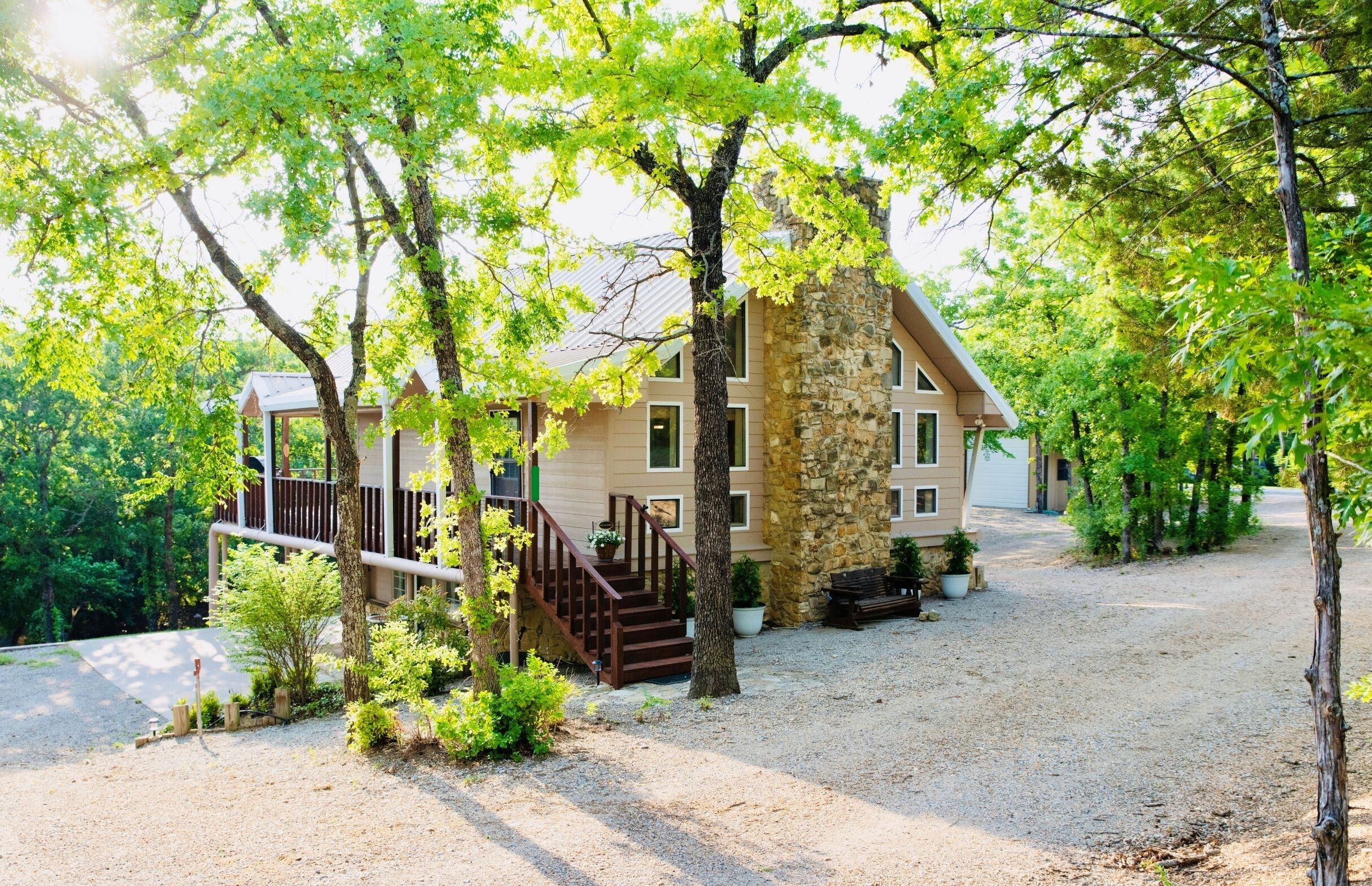 Charming Cabin Retreat near Lake Arbuckle and Turner falls. 