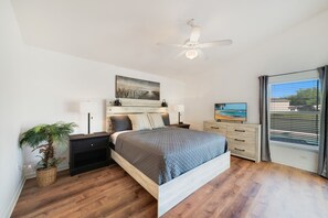 4 bedrooms, iron/ironing board, travel crib, free WiFi - Private Pool & Spa Only 8 mi to Disney! Gated Community (Kissimmee)