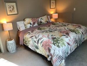 2 habitaciones, cuna de viaje, wifi gratis y ropa de cama