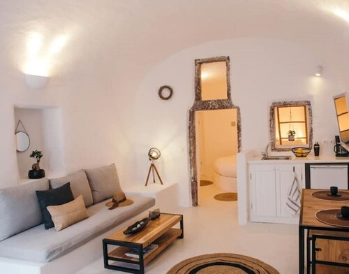 Nykteri Cave | A Terre Cave Villas