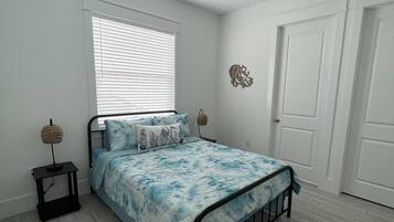 2 bedrooms, desk, iron/ironing board, travel crib