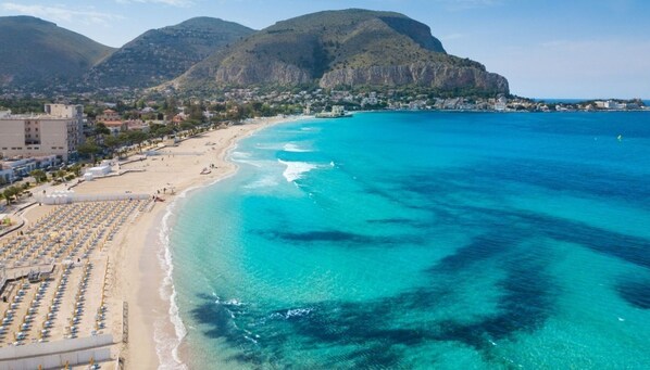 Beach - Dante's house, in the historic center of Palermo (Palermo)