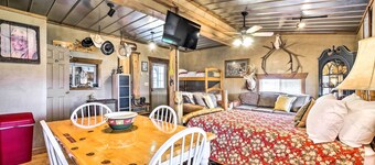 Renovated Bunkhouse on 12-Acre Horse Farm!