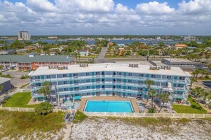 Exterior - Amazing Beachfront Condo. Beach 1 Min Walk from Front Door! 5-Star Reviews AV106 (Fort Walton Beach)
