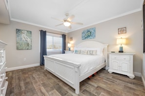 2 bedrooms, iron/ironing board, free WiFi, bed sheets - Amazing Beachfront Condo. Beach 1 Min Walk from Front Door! 5-Star Reviews AV106 (Fort Walton Beach)