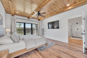 4 多间卧室、熨斗/熨衣板、免费 WiFi、床单