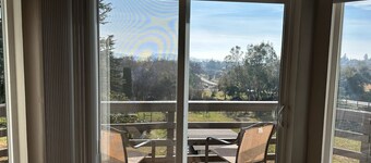 Modern Country Studio-5 Min. to Hiking Trails and Old Town Auburn. Private yard.