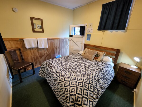 Basic Cabin | Free WiFi, bed sheets