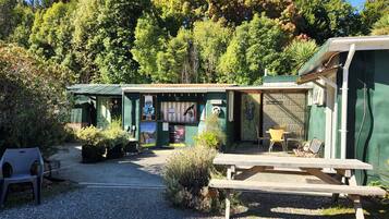 ฝ่ายต้อนรับ