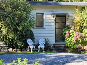 Family Room | Free WiFi, bed sheets - Possum Lodge (Manapouri)