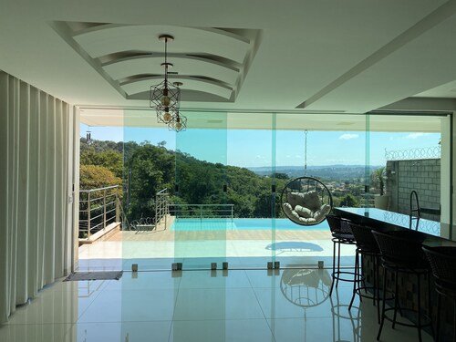 Pool house well located 5 min from Flamboyant