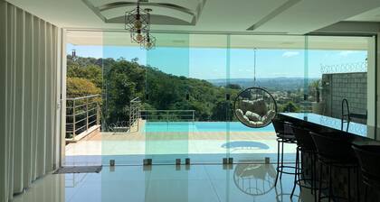 Pool house well located 5 min from Flamboyant