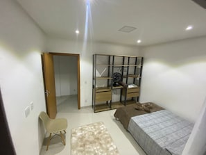 5 quartos, escrivaninha, ferros/tábuas de passar roupa, Wi-Fi