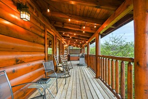 Property grounds - Cozy Cabin: Hot Tub, Game Loft & Pet Friendly! (Sevierville)