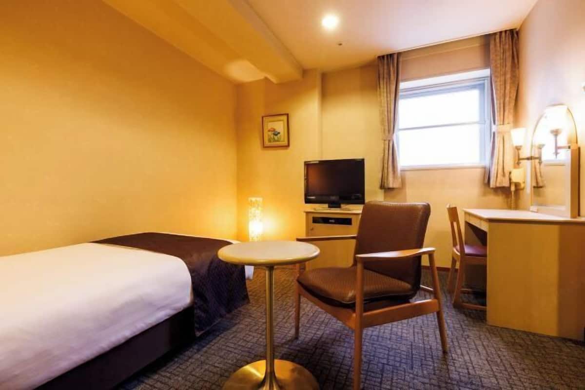 In-room safe, blackout curtains, free WiFi