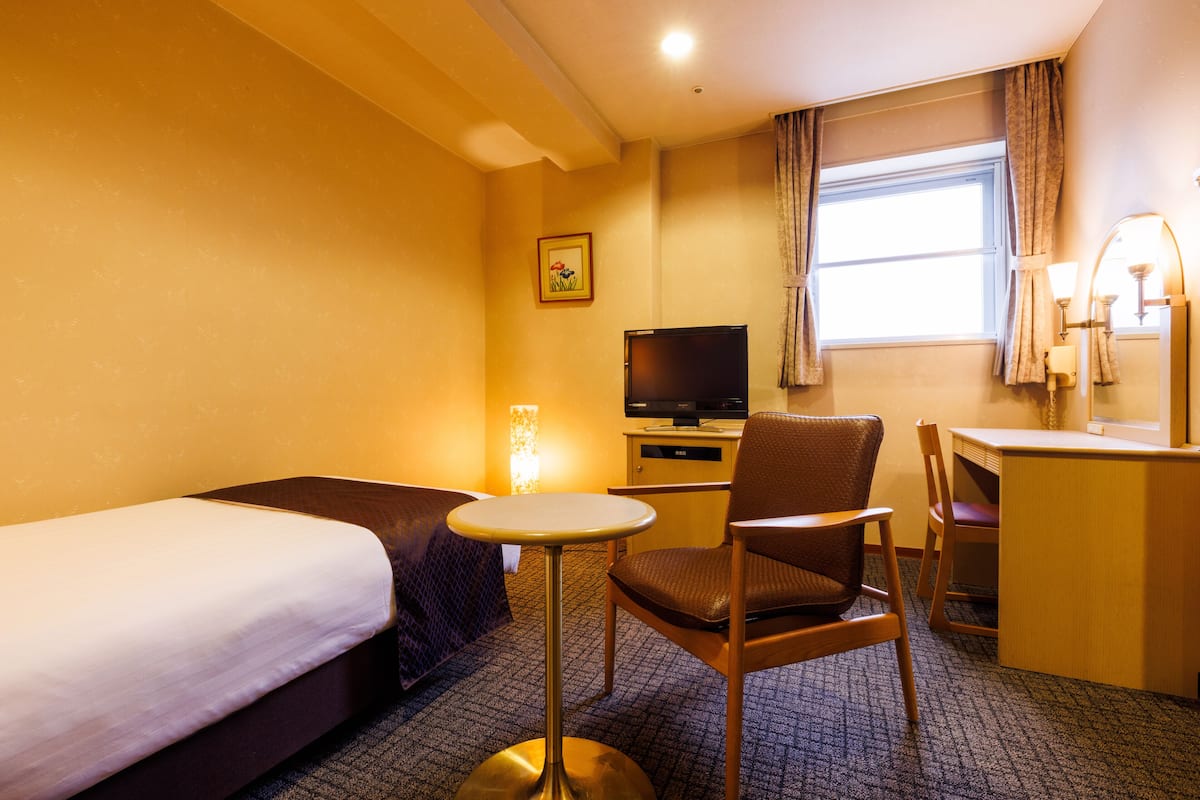 Single Room (With bath) Non Smoking | In-room safe, blackout curtains, free WiFi