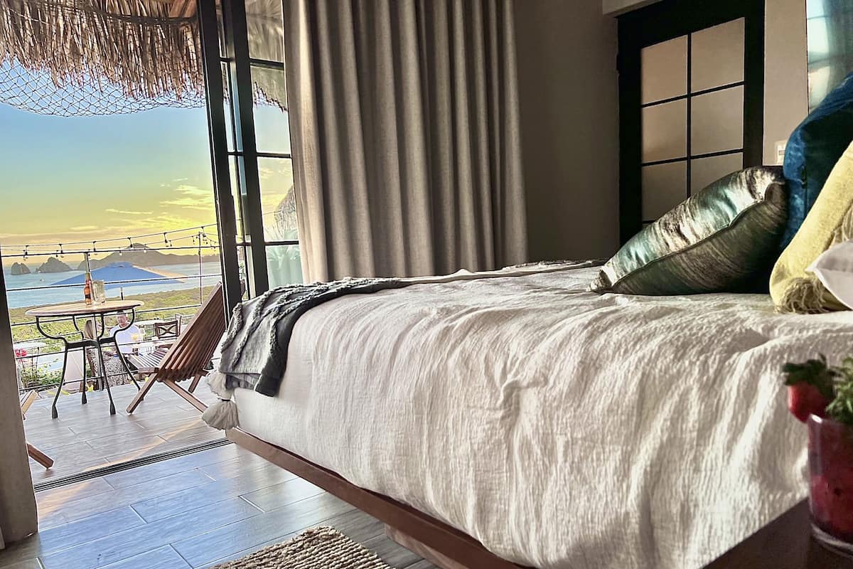Deluxe Room, Ocean View | Premium bedding, down duvets, desk, laptop workspace