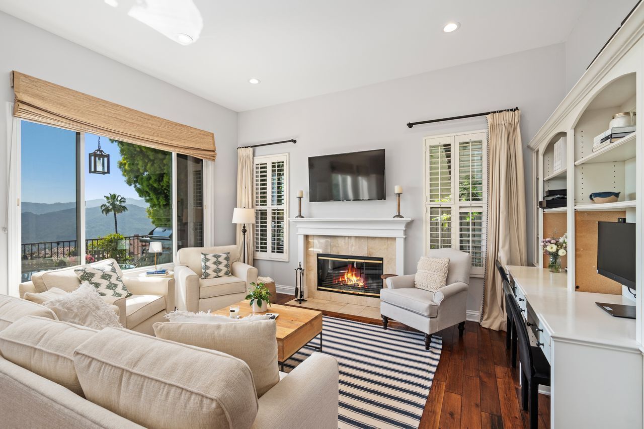 Een smart-tv, een open haard, videogames en een printer