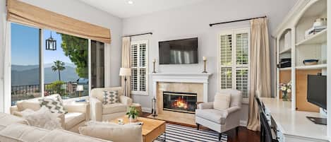 Smart TV, chimenea, videojuegos, impresora