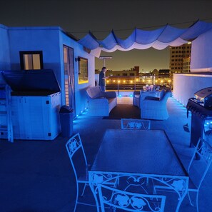 Outdoor dining - Luxury 4 bedroom at the harbor-Views, pets ok-walk 2 blocks to boardwalk & boats (San Pedro)