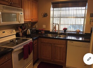 Réfrigérateur, four, plaque de cuisson, lave-vaisselle