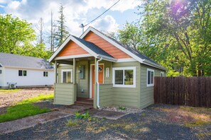 Exterior - Quiet Riverfront Home! 5 Mins from Dorena Lake! (Dorena)