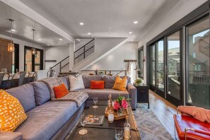 TV, fireplace, offices