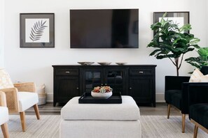 Smart TV, table tennis