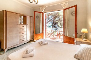 2 slaapkamers, een strijkplank/strijkijzer, beddengoed