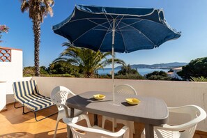 Outdoor dining - La Farella La Coma 65 - Apartment with sea views (Llança)