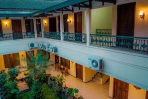 Terrace/patio - Mandala Wisata Hotel (Surakarta)