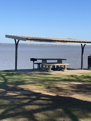 Property grounds - Cheerfull 3 bedroom 2 bath close to water & parks (Brandon)