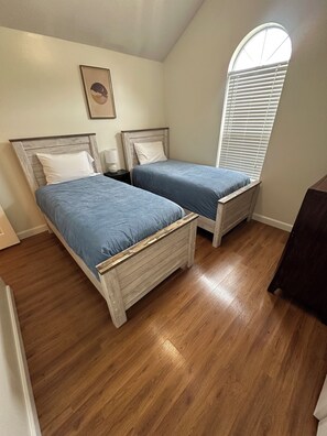 3 soverom, strykejern/-brett, wi-fi (inkludert) og sengetøy