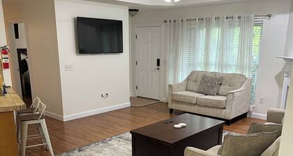 Cheerfull 3 bedroom 2 bath close to water & parks