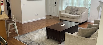 Cheerfull 3 bedroom 2 bath close to water & parks