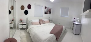 3 bedrooms, desk, free WiFi, bed sheets