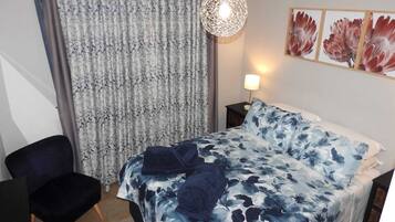 2 chambres, fer et planche à repasser, Wi-Fi, draps fournis