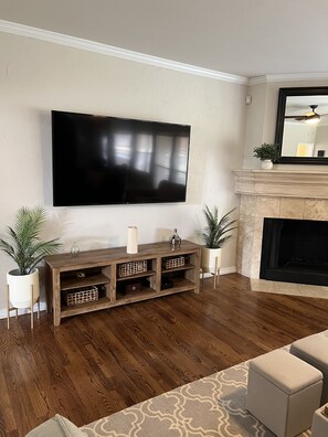 Living area - Southern Hills PGA Vacation Estate w/ hot tub. <br>1/4 mile from golf course. (Tulsa)