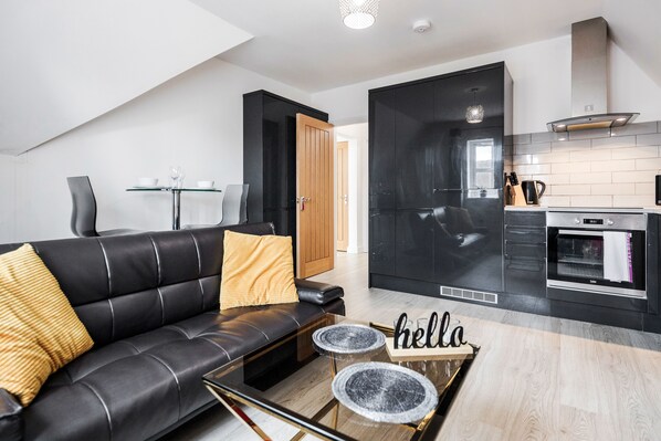 TV, Netflix, streaming services - Comfortable 2BR Apartment in Bedford (Bedford)