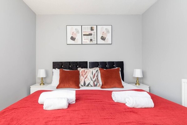 2 slaapkamers, een strijkplank/strijkijzer, wifi, beddengoed