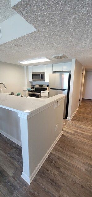 冰箱、微波炉、烤箱、洗碗机